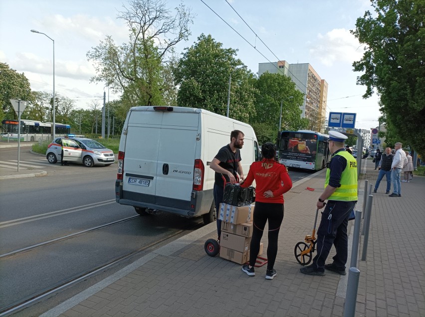 Zderzenie aut i autobusu na Potulickiej w Szczecinie. Spore utrudnienia w ruchu