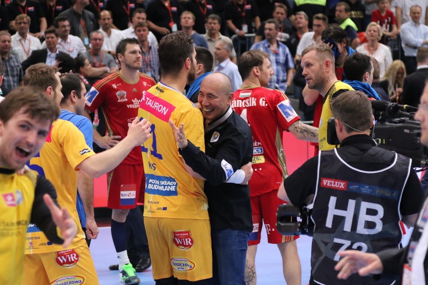 Vive Tauron Kielce po horrorze wygrał z Veszprem i zwyciężył w Lidze Mistrzów