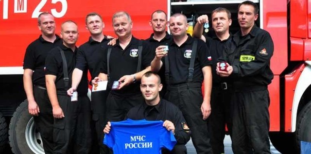 Strażacy przywieźli z Rosji między innymi medale i koszulki rosyjskich ratowników.