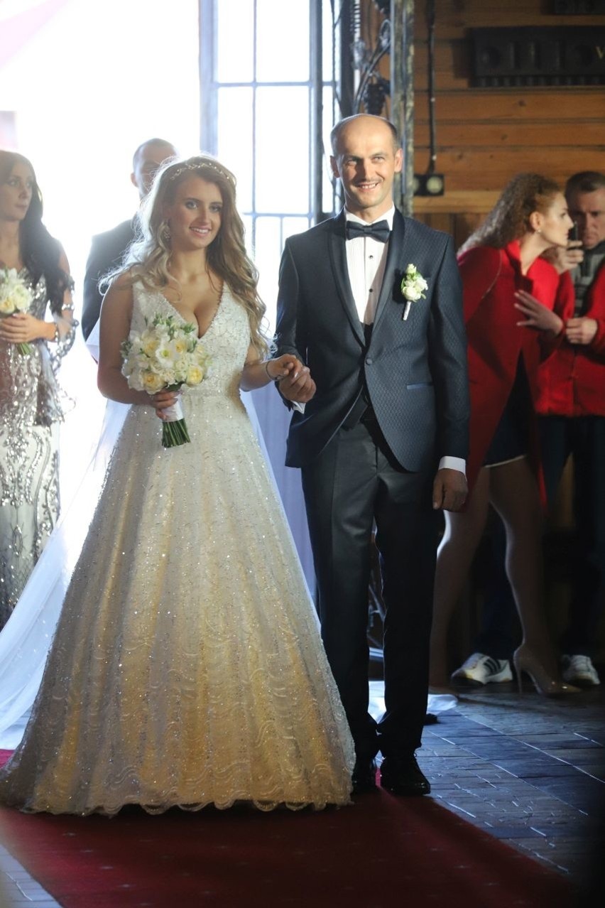 Ślub syna króla disco polo Zenka Martyniuka. Daniel Martyniuk i Ewelina Golczyńska powiedzieli sobie sakramentalne "TAK"! [ZDJĘCIA]
