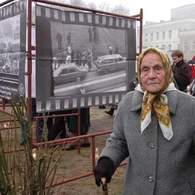 Marianna Popiełuszko, mama ks. Jerzego, przyjechała do Białegostoku specjalnie na otwarcie wystawy. Nie ukrywała, że jest bardzo poruszona prezentowanymi fotografiami.