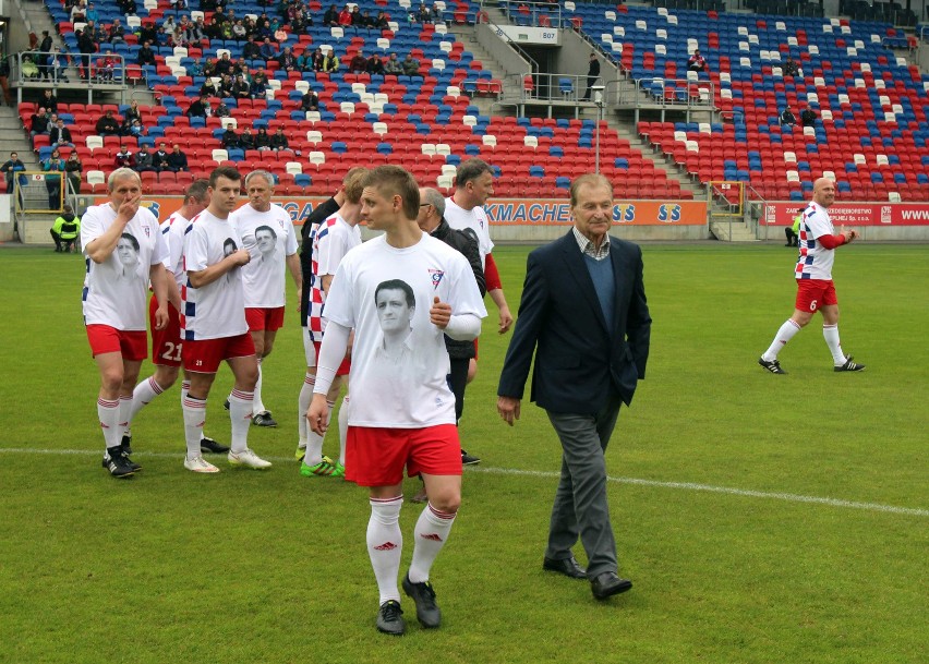 Drużyna Przyjaciół Henryka Bałuszynskiego grała z Górnikiem...