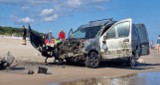 Policja dotarła do właściciela rozbitego renault, które stało na plaży w Łebie