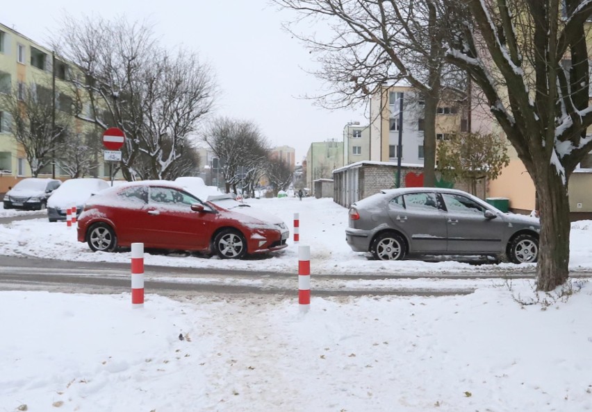 Ulica Jasińskiego i parkowanie na przejściu dla pieszych