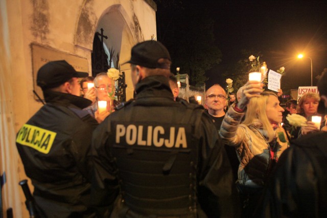 Ekshumacja mecenas Joanny Agackiej-Indeckiej na Starym Cmentarzu w Łodzi