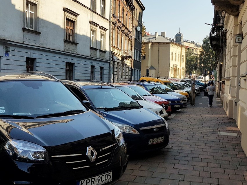 Kraków. Ograniczona zostanie ilość miejsc parkingowych w związku ze zmianą organizacji ruchu na ul. Garbarskiej