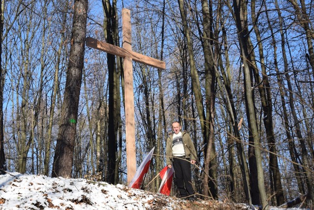 Nowy krzyż stanął w lesie w dzielnicy Lipowica w Przemyślu, w którym w czasie II wojny światowej Niemcy rozstrzeliwali i grzebali mieszkańców Przemyśla i sąsiednich miejscowości.