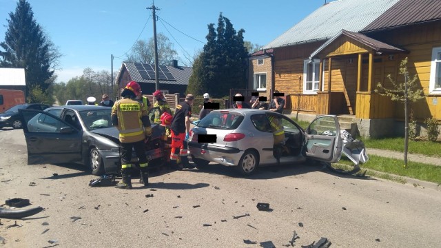 Dwa samochody osobowe zderzyły się w Przybyszewie koło Promnej.