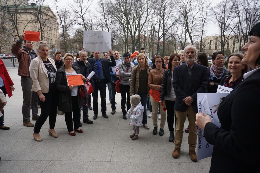 Przeciwnicy obowiązkowych szczepień złożyli petycję