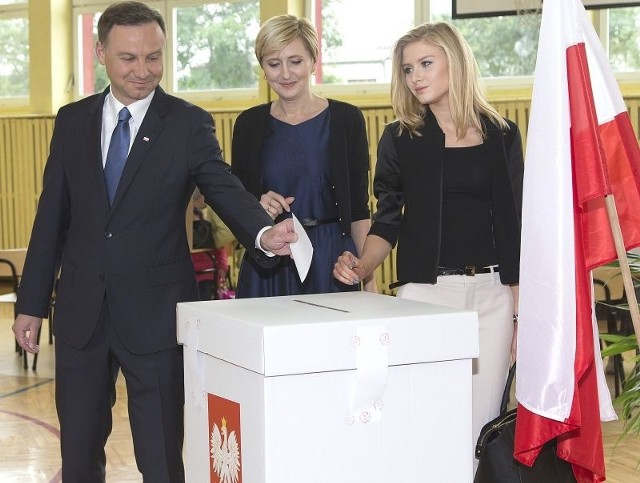 Andrzej Duda głosował z żoną i córką w Krakowie.