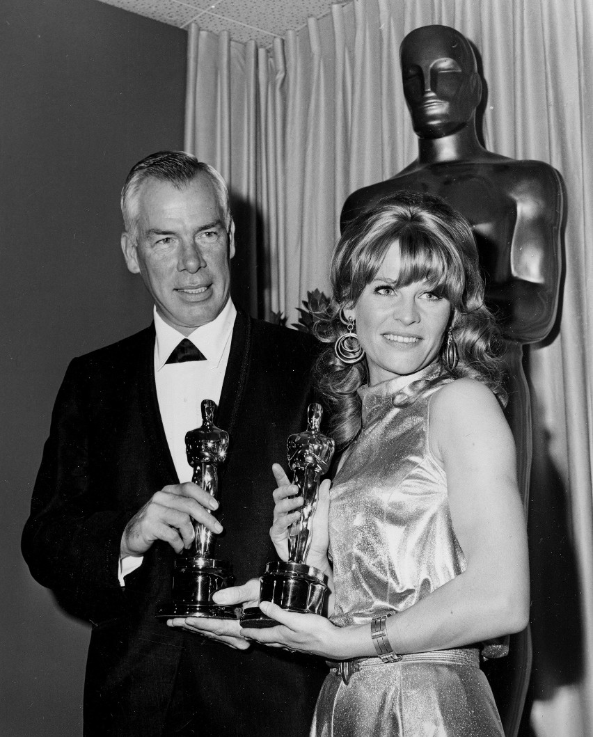 Lee Marvin i Julie Christie ze statuetkami dla najlepszych...