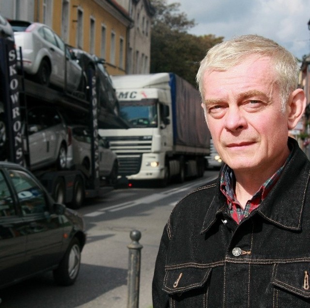 - Kolumny tirów nadal rozjeżdżają miasto, choć cztery lata temu wybudowano obwodnicę - narzekał ostatnio Marek Kubik z Międzyrzecza.