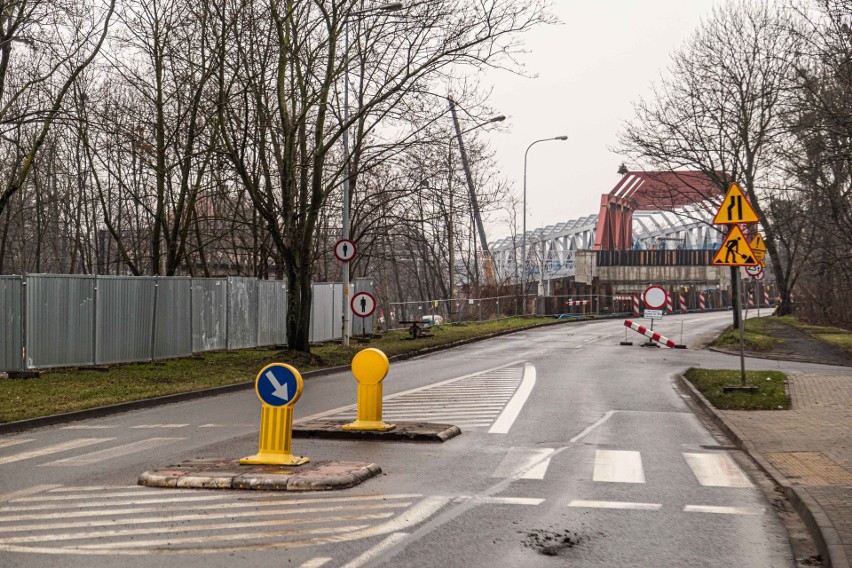 Na Strzegomskiej zamieszanie. Kierowcy jadą na pamięć mimo zakazu