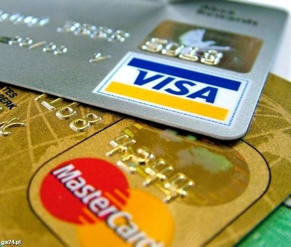 Bank PKO BP zablokował 1800 kart kredytowych swoich klientów.