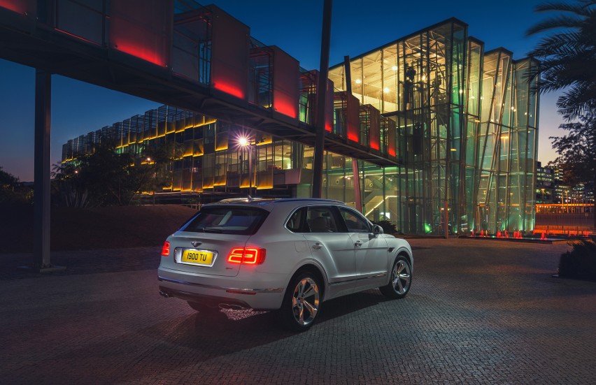 Bentley Bentayga Hybrid...