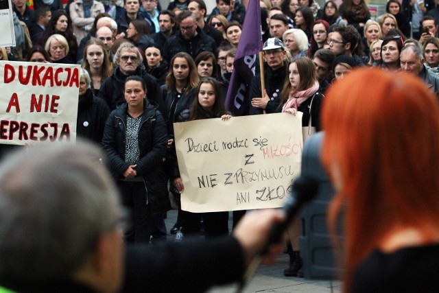 Czarny Protest odbył się w środę na placu Łokietka.