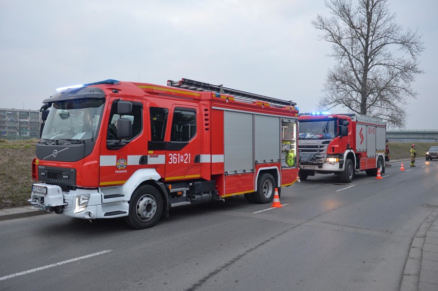 Wypadek na ul. Wilsona w Przemyślu. W zderzeniu renault z volkswagenem ranna została kobieta [ZDJĘCIA]