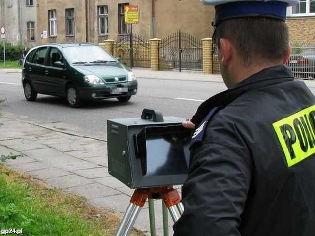 Policja z Chojnic zatrzymali do kontroli drogowej 28-latka, który chciał dać im 100 złotych łapówki.