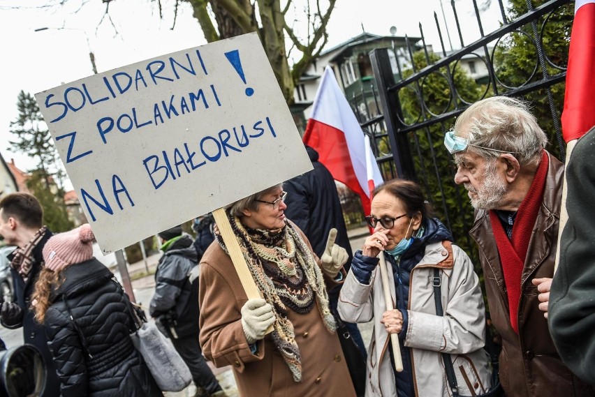 Gdańsk: Demonstracja pod konsulatem Federacji Rosyjskiej w sprawie uwięzionych na Białorusi Polaków. „Uwolnić Borys i Poczobuta!”