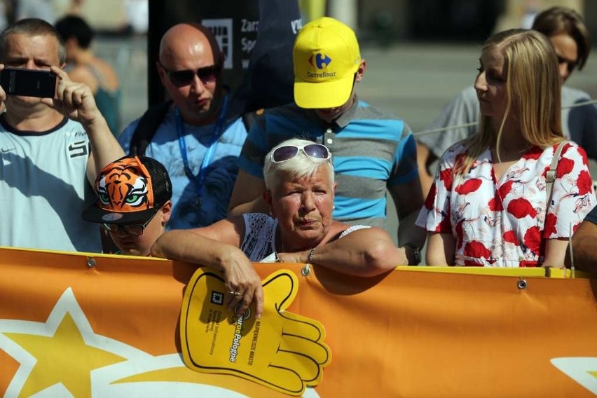 Tour de Pologne 2018 wystartował. Kolarze pojechali wokół Krakowa [ZDJĘCIA ZE STARTU]