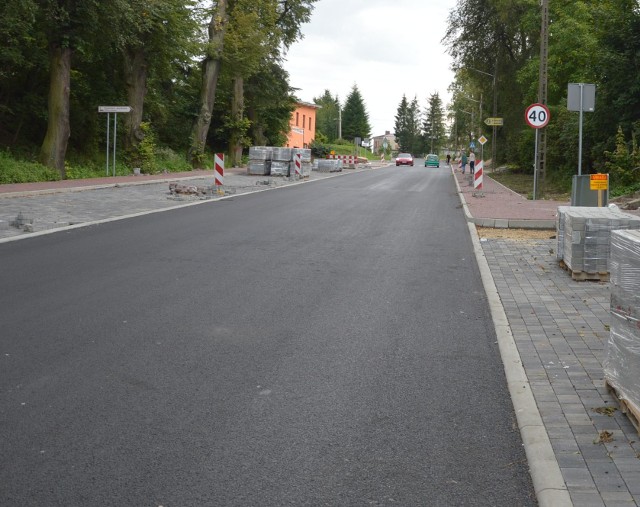 Na ulicy Piłsudskiego jeszcze we wrześniu trwało układnie kostki brukowej