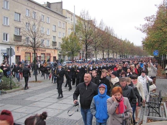 Defilada i ślubowanie strażaków w Częstochowie. Towarzyszyły...