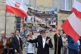 Adam Słomka i "Niezłomni" w kontrze do Marszu Autonomii. "Tu jest Polska" ZDJĘCIA