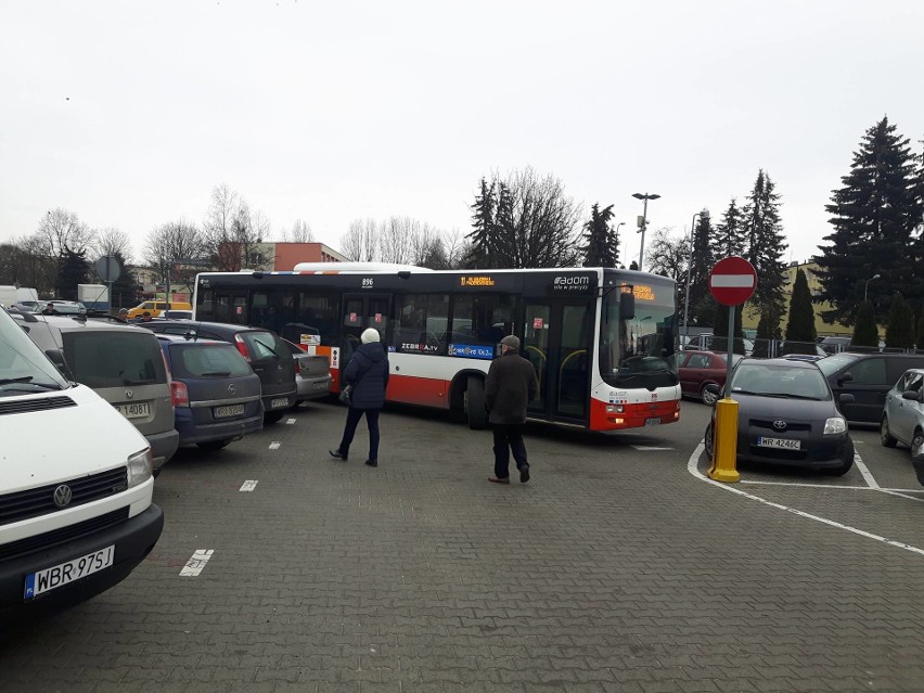 Kierowca autobusu MPK pomylił drogę "blokując Korej" w...