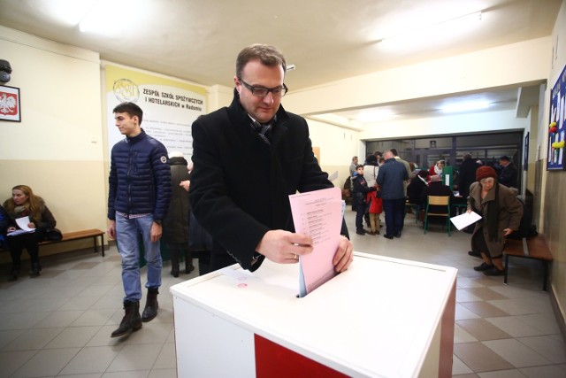 Radosław Witkowski głosował w lokalu wyborczym w Zespole Szkół Spożywczych i Hotelarskich.