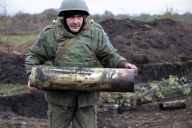 Ukraińska artyleria jest coraz skuteczniejsza w starciu z siłami okupanta. Ostrzał dzięki transmisji "wagnerowców" pozwolił unieszkodliwić kolejną ich grupę