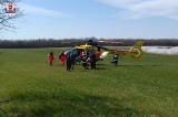 W gminie Milejów mężczyzna spadł z rusztowania. Do szpitala zabrał go helikopter