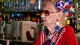 Angie ma 98 lat i serwuje drinki w barze [VIDEO]