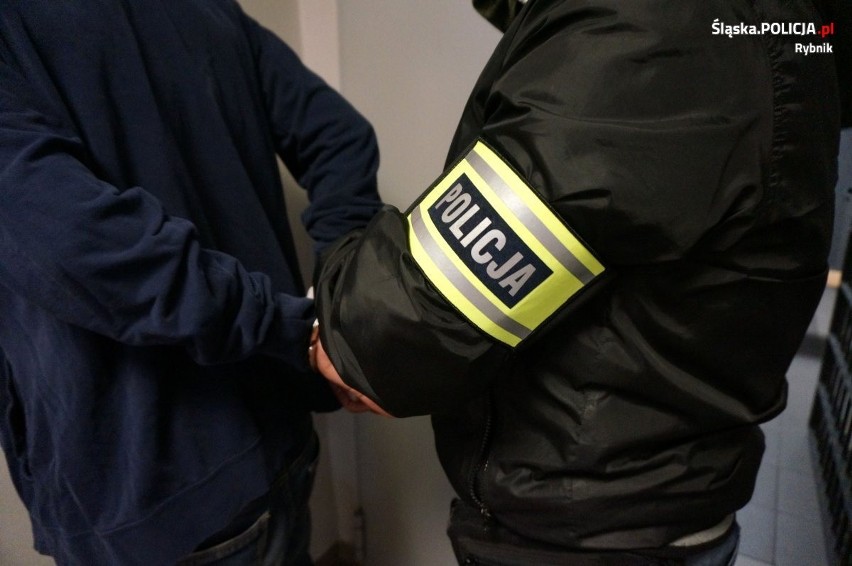 Policjanci z Katowic zatrzymali seryjnego włamywacza. Udało...