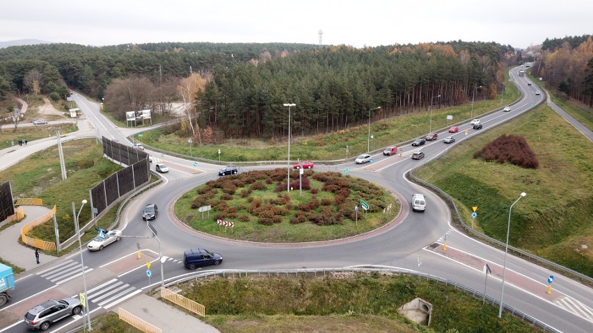 W Cedzynie i Niwach koło Kielc są najniebezpieczniejsze ronda w Polsce? Jest tam tyle "skoków" kierowców, że nazwano je Małysza i Stocha