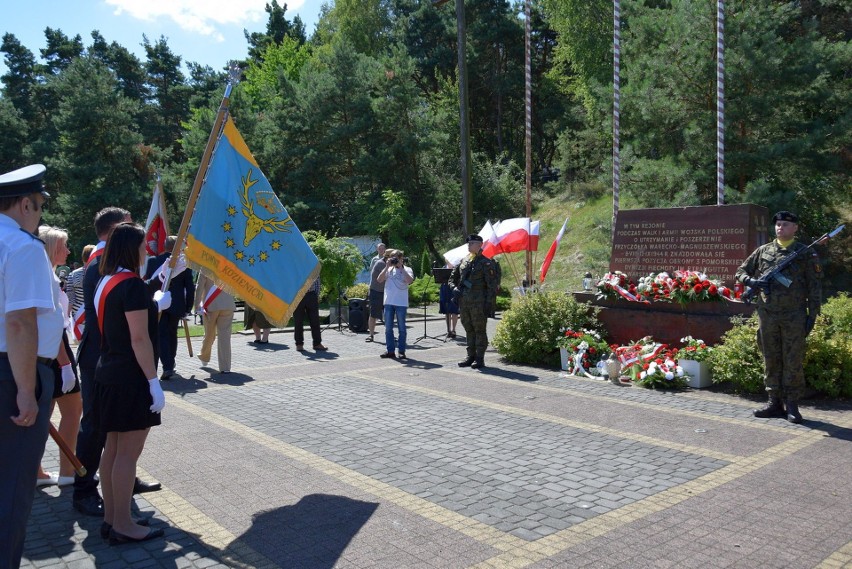 Przy pomniku w Mniszewie odbyła się uroczystość...