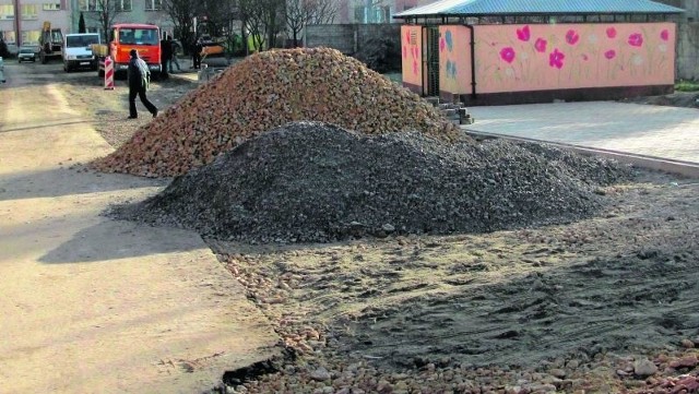 Prace na ulicy Rajskiej w Staszowie mają potrwać do 15 grudnia.