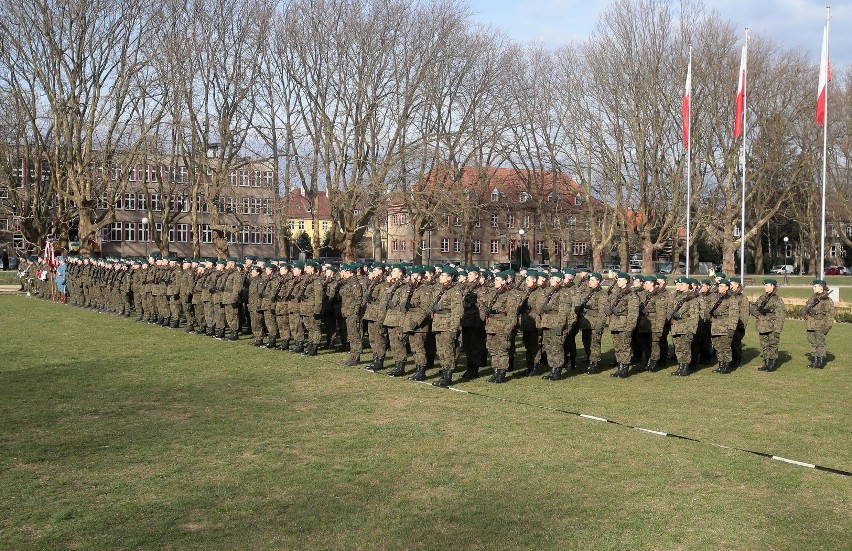 12 Szczecińska Brygada Zmechanizowana ma nowych elewów! - Jesteśmy dumni, że będziemy mogli służyć ojczyźnie [DUŻO ZDJĘĆ]