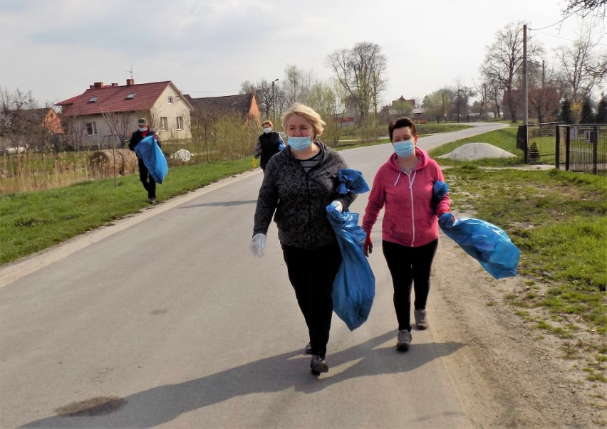 Mieszkańcy Zalesia Gorzyckiego posprzątali swoją miejscowość