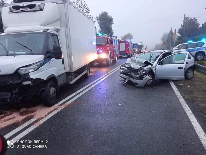 Cieniawa wypadek. Zderzenie busa z ciężarówką i autem osobowym pod Nowym Sączem