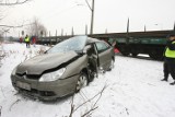 Łódź: zderzenie samochodu z pociągiem. Jedna osoba ranna