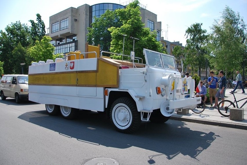 Częstochowa: Papamobile z 1979 roku towarzyszył pielgrzymce rowerzystów