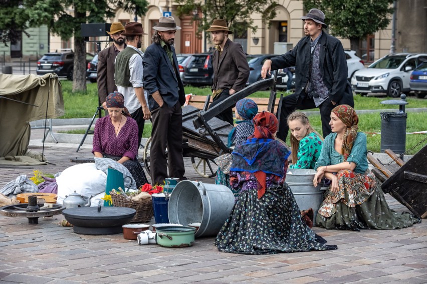 Kraków. Podgórska Parada Teatralna: łemkowskie tańce i muzyka romska