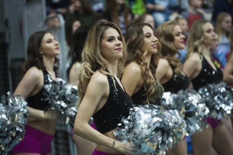 Cheerleaders Flex Sopot podczas meczu Ligi Mistrzyń Chemik...
