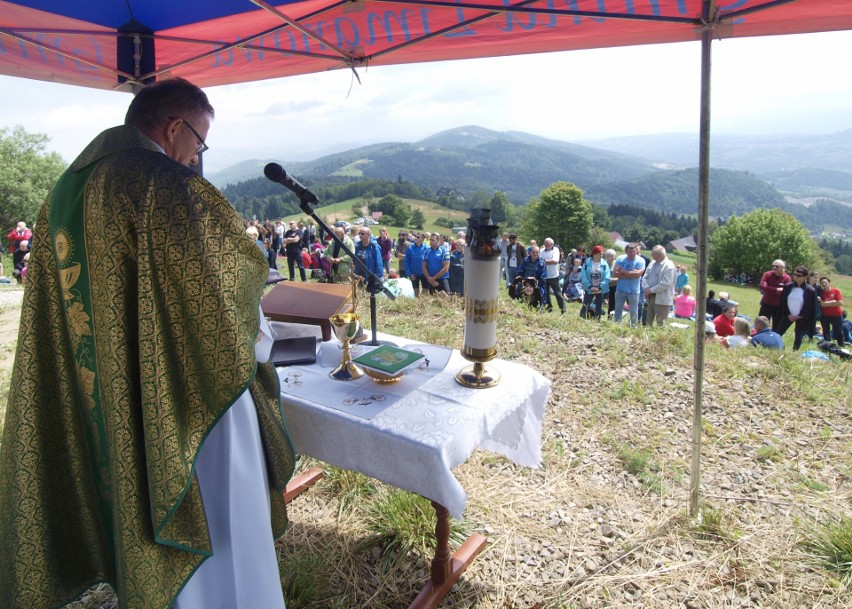 Odkryj Beskid Wyspowy. W sobotni deszczowy wieczór pokonali Korab, a w niedzielny słoneczny poranek wspięli się na Jaworz