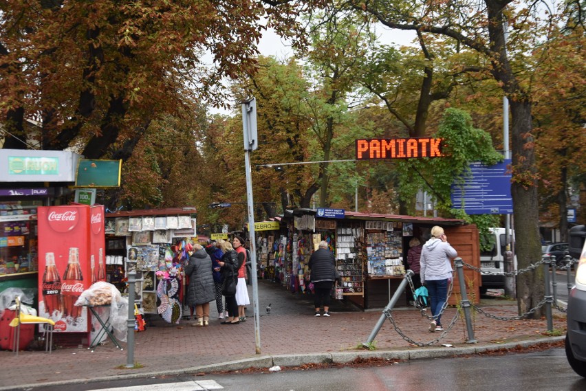 Pamiatki z Jasnej Góry na targowisku na ul. św. Barbary