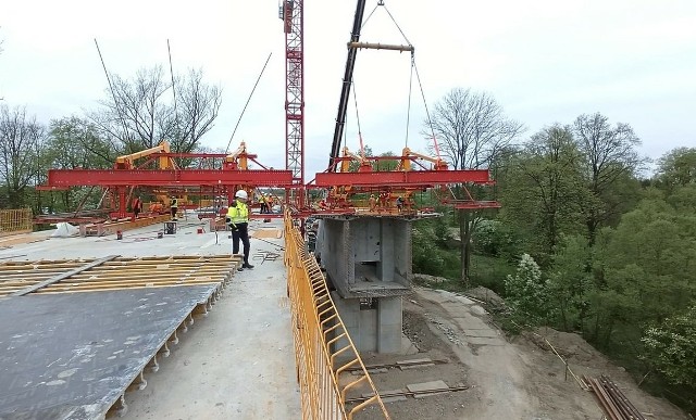 Na powstającym w ciągu przyszłej obwodnicy Oświęcimia moście nad Sołą rozpoczyna się budowa drugiej jezdni