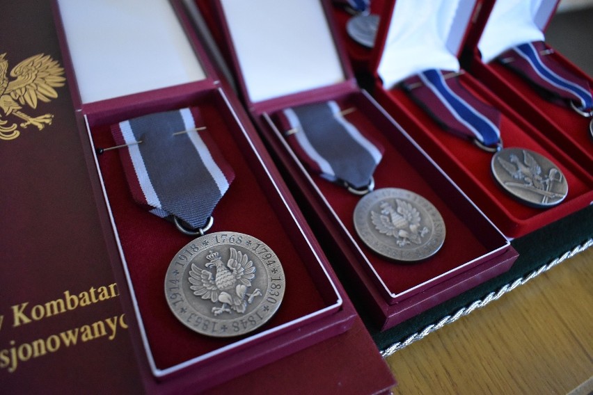 W Kielcach wręczono medale „Pro Bono Poloniae” i „Pro Patria”. Otrzymali je historycy i dyrektorzy kieleckich instytucji