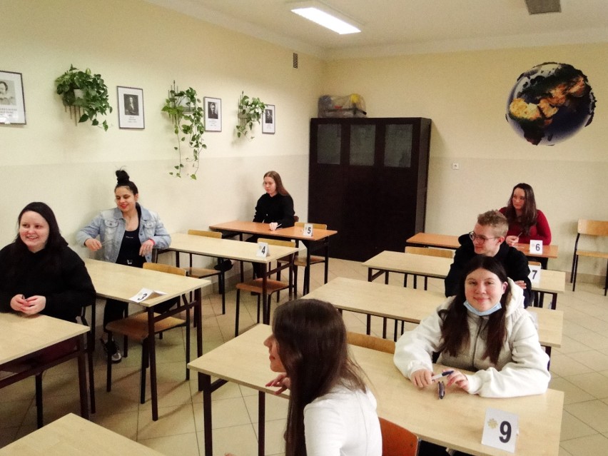 Uczniowie X Liceum Ogólnokształcącego w Radomiu w środę 9...
