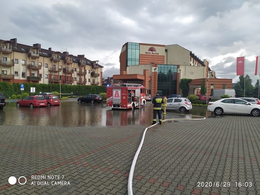 Od wody i gradu ucierpiały najmocniej: Niepołomice, Podłęże,...