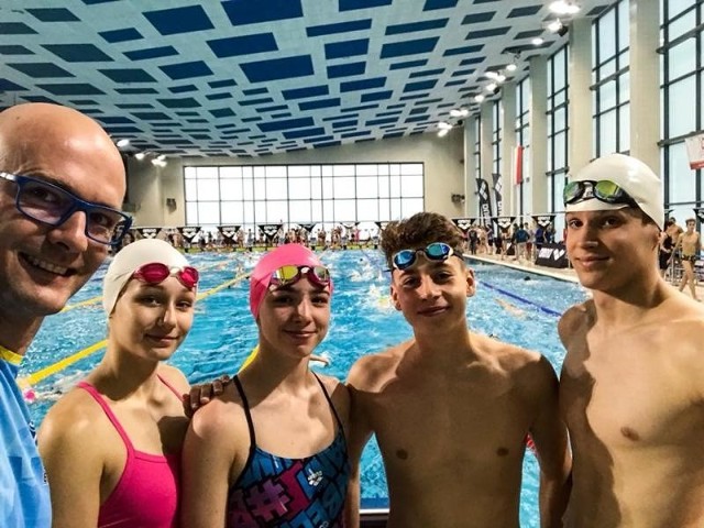 Juniorzy z MKS Park Wodny Tarnowskie Góry zdobyli podczas Letnich Mistrzostw Polski Juniorów w pływaniu jeden złoty i trzy srebrne medale.
